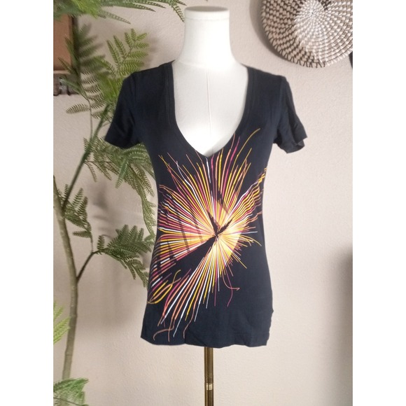 Nike Tops - Nike Womens Black V-Neck Graphic T-Shirt Abstract Sunburst Cotton Tee RN56323